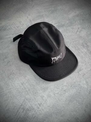 Boné Stranger Five Panel Running Bomb Gothic Lettering (Preto)